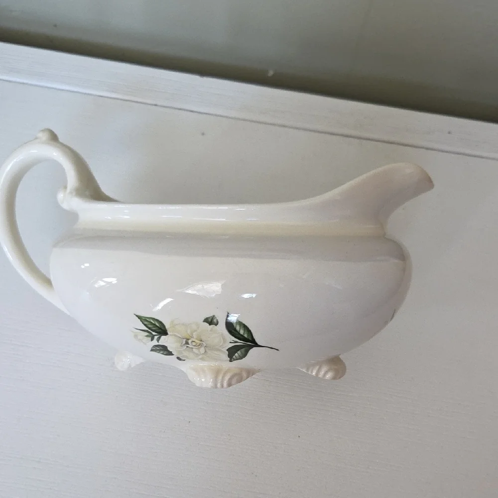 1940's Homer Laughlin Nautilus footed gravy boat or creamer featuring a floral